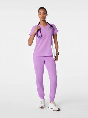 NEW - Figs Scrub Set (Wild Iris)